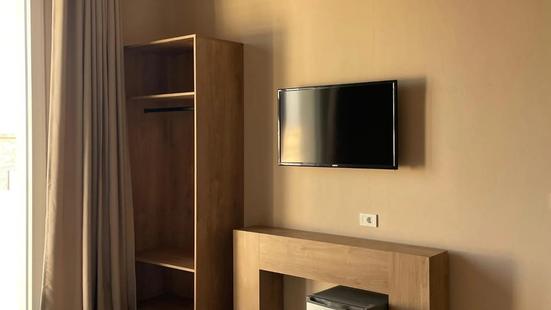 South Villas And Suites Dhërmi 0*,