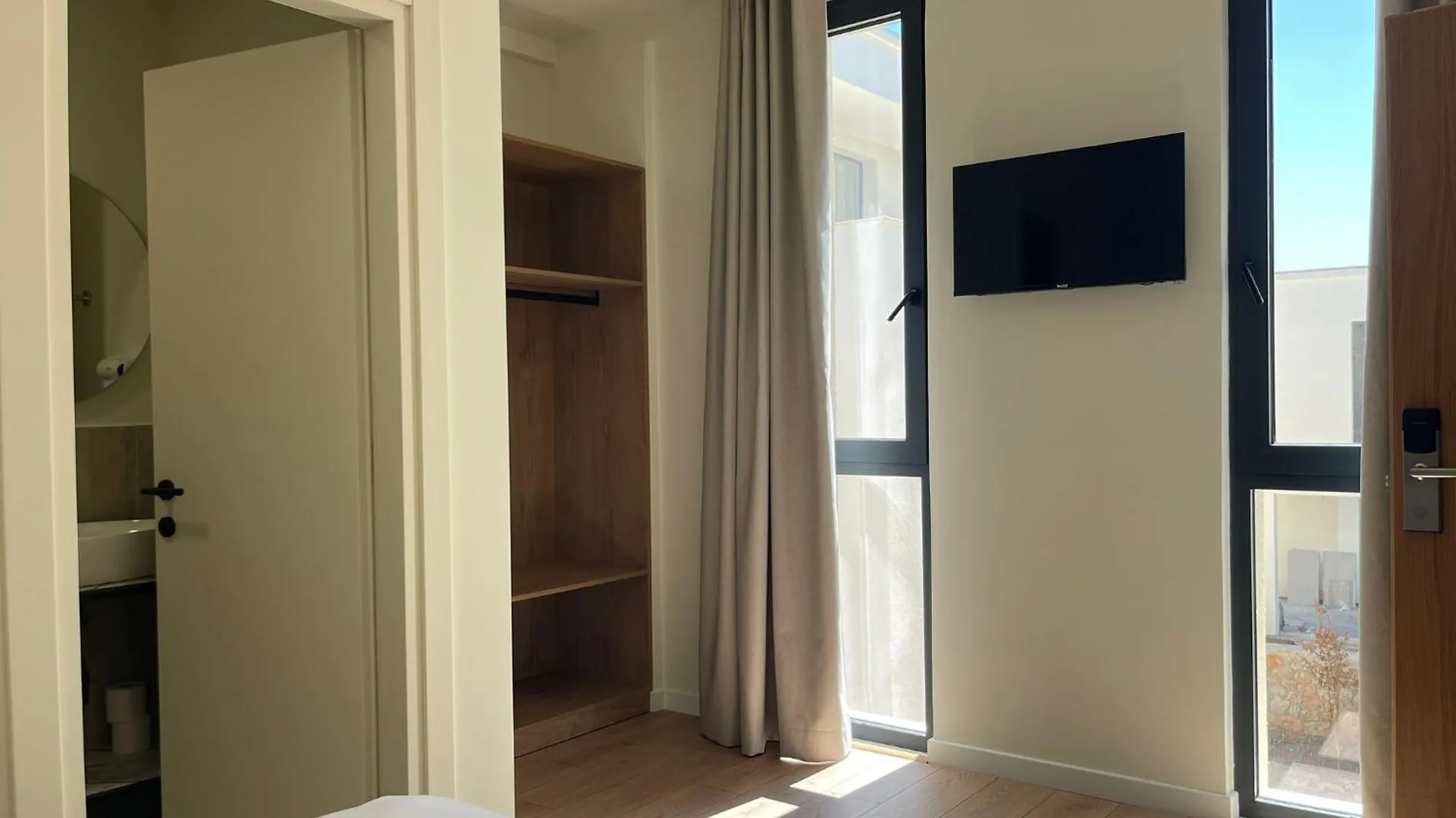 South Villas And Suites Dhërmi 0*,  Albanien